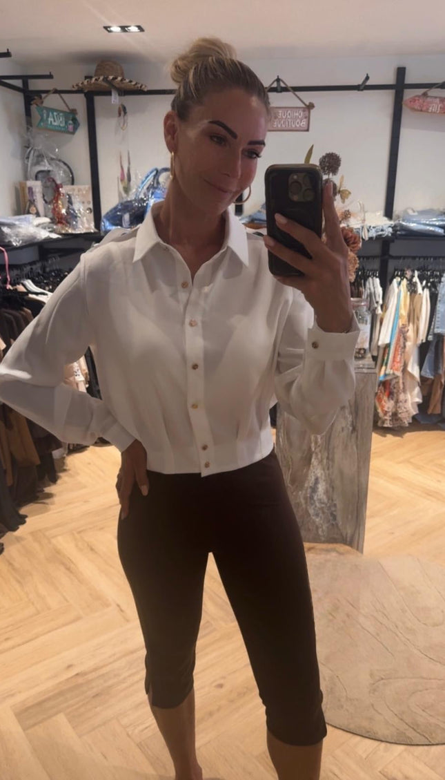 Witte blouse met gouden knopen