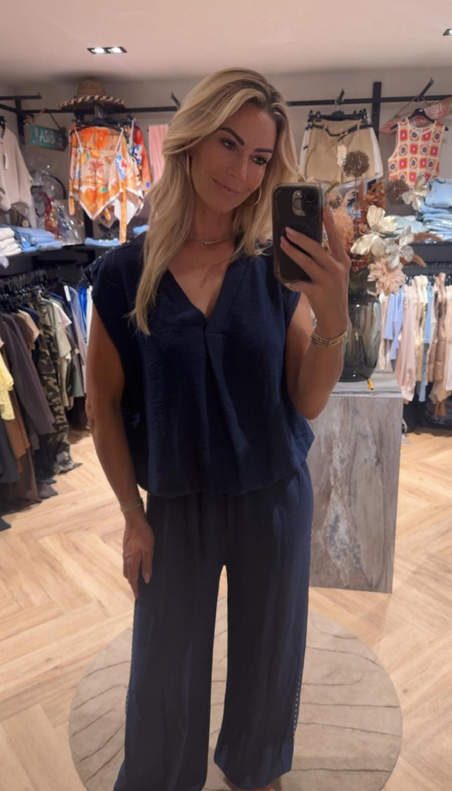 Navy matching set met V-hals top en wide leg broek