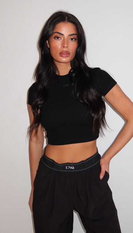 GILL CROPPED TEE - DEEP BLACK